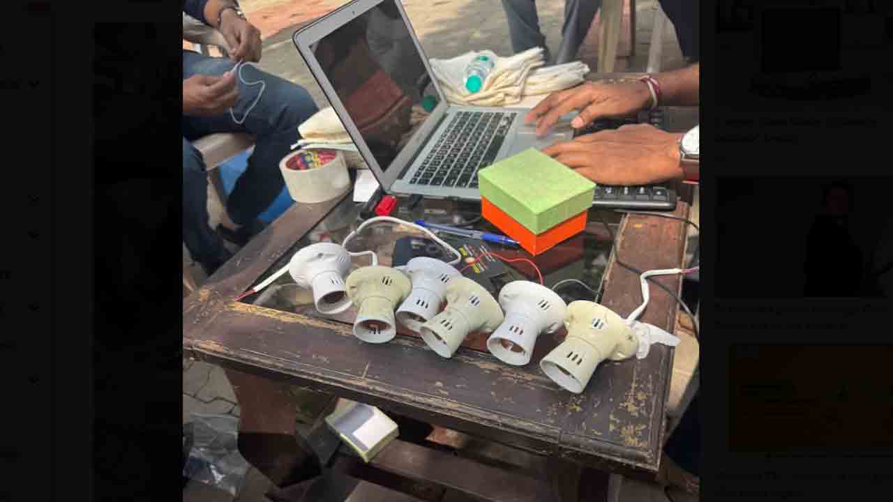 Blackmailing Over Private Videos | మహిళా అధికారిణి ఇంట్లో రహస్య కెమెరాలు.. ప్రైవేట్‌ వీడియోలతో బ్లాక్‌మెయిల్‌