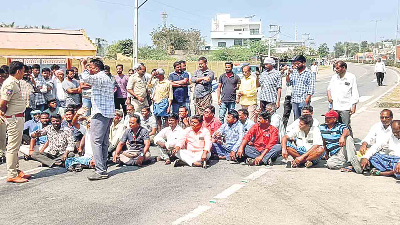 యూరియా యాప్‌పై భగ్గుమన్న రైతన్న