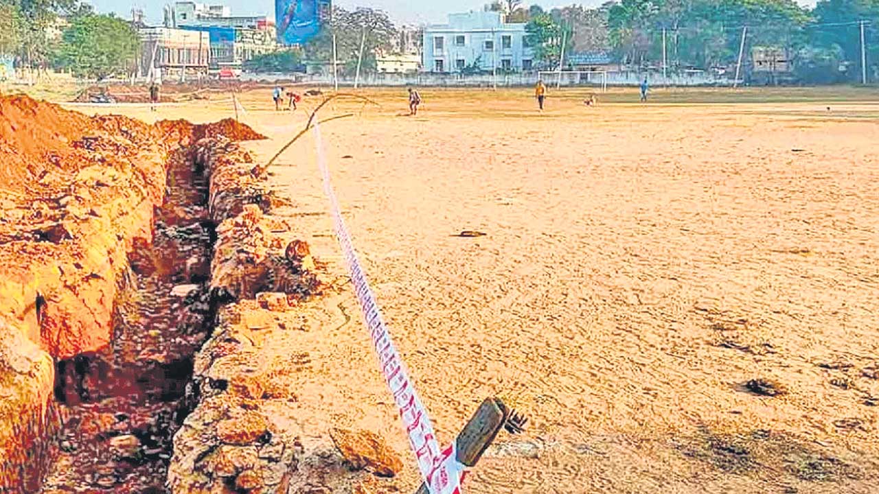 ఫుట్‌బాల్‌ గ్రౌండ్‌ కనుమరుగు