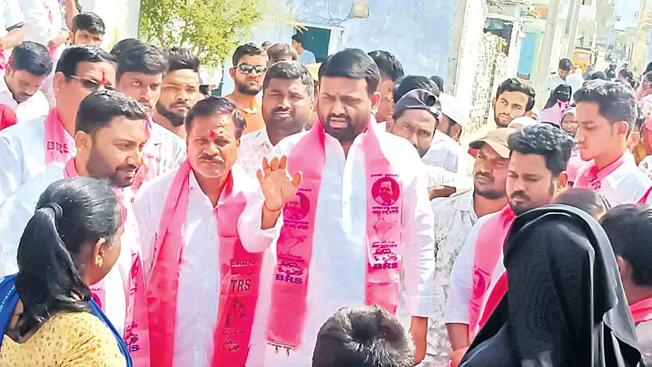 హామీలిచ్చి..నిలువునా మోసం చేశారు..