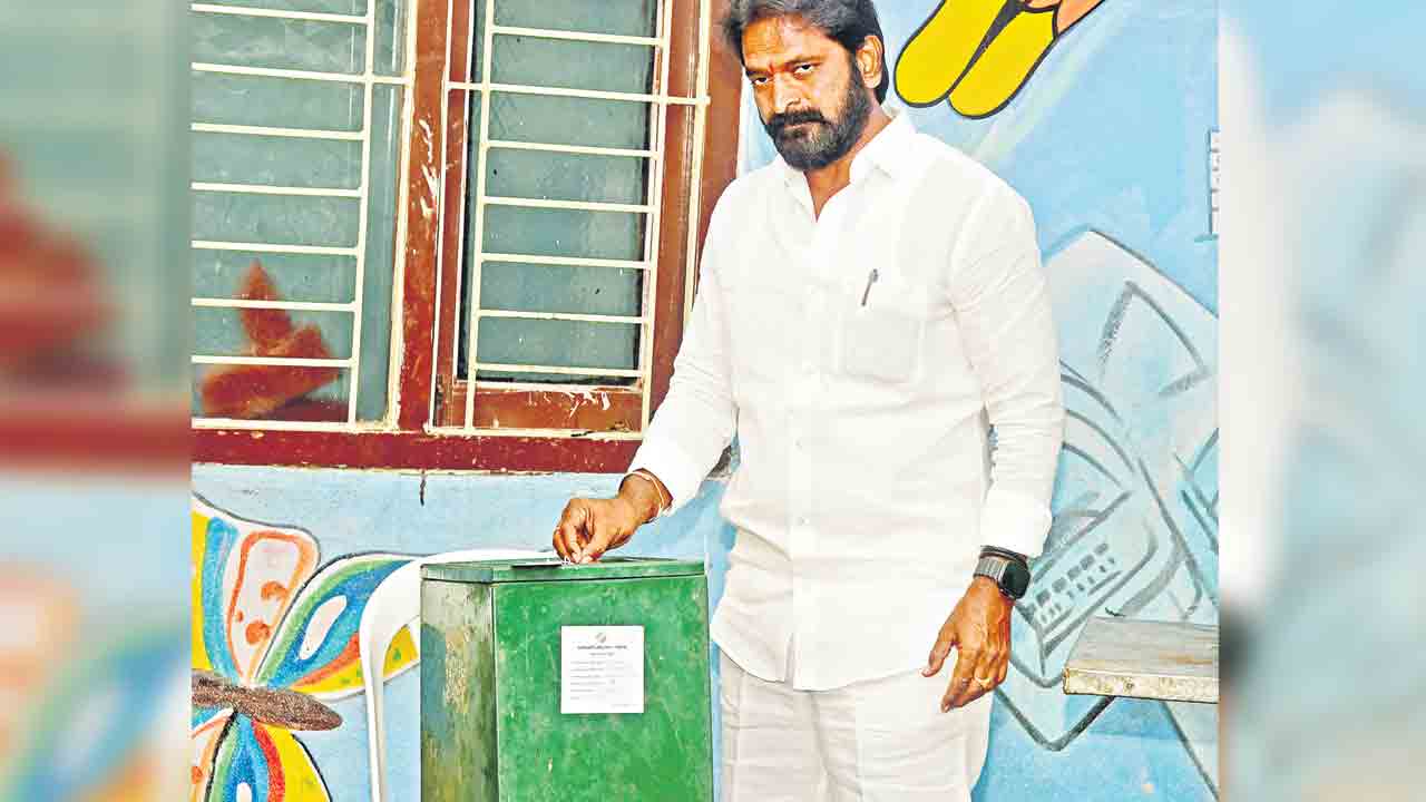 ఎన్నికల్లో విచ్చలవిడిగా మద్యం, డబ్బులు