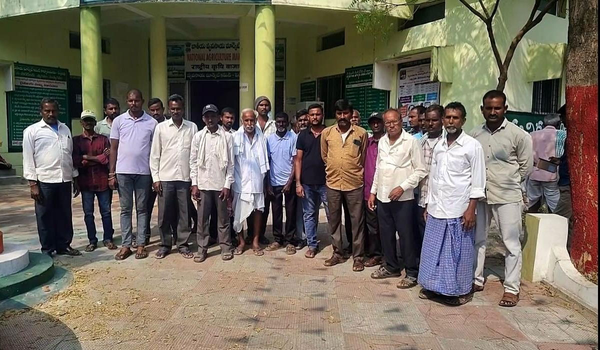 Peddapally | పత్తి ధర తగ్గుదలపై పెద్దపల్లిలో రైతుల ఆందోళన
