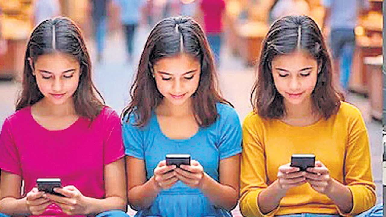 9 అంతస్తుల భవనం నుంచి దూకి ముగ్గురు బాలికల ఆత్మహత్య