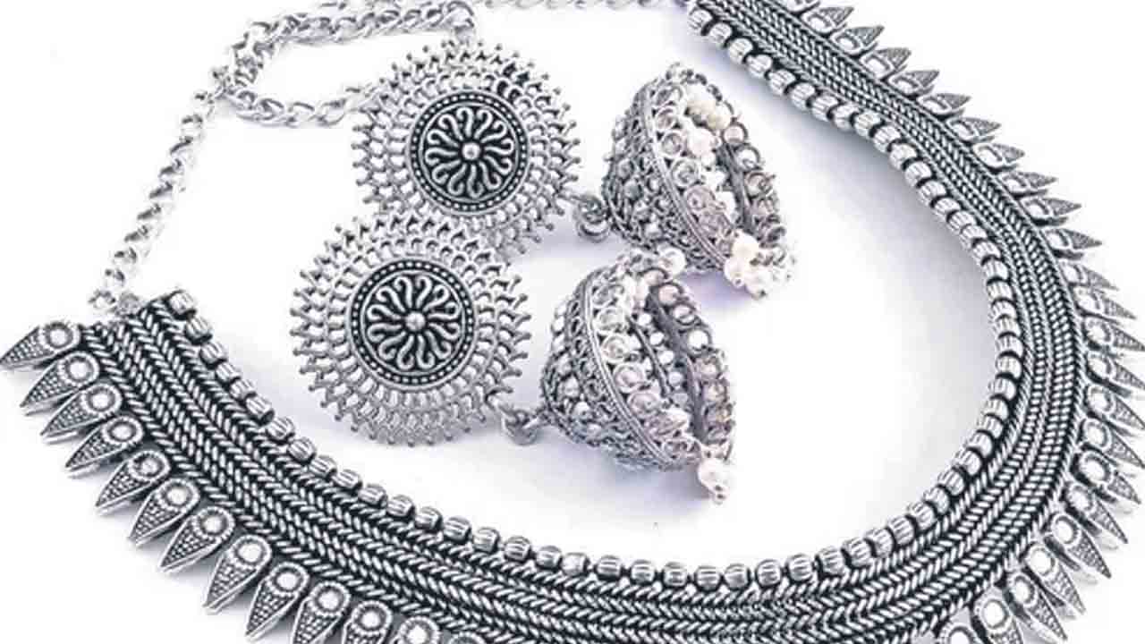 3 లక్షలకు వెండి రూ.1.65 లక్షలకు చేరుకున్న బంగారం