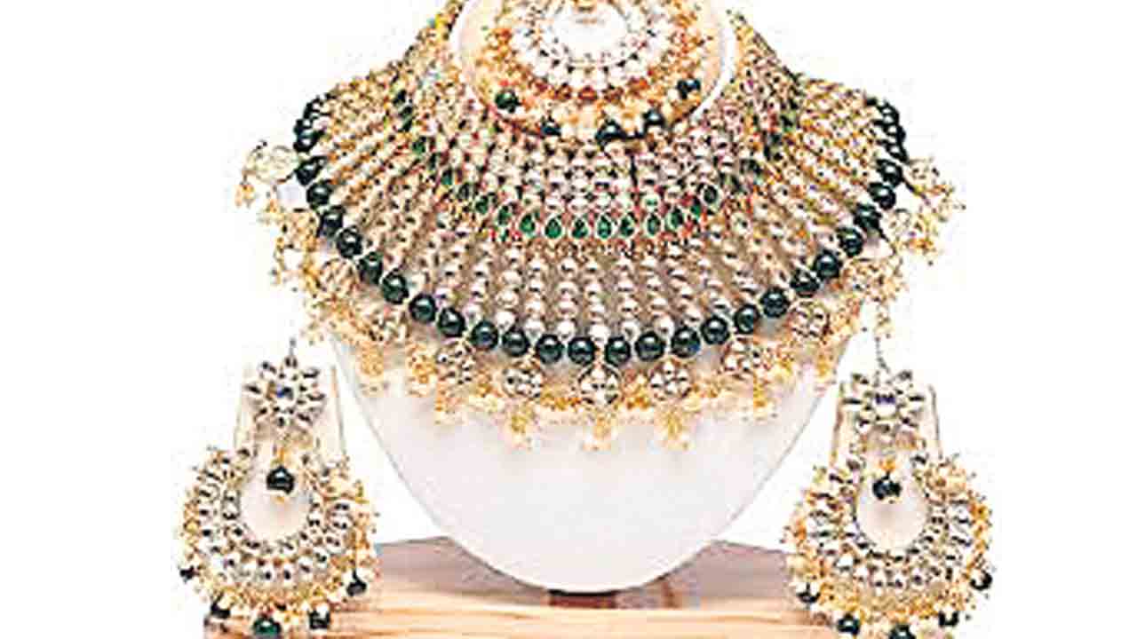 రూ.1.63 లక్షల పైకి బంగారం