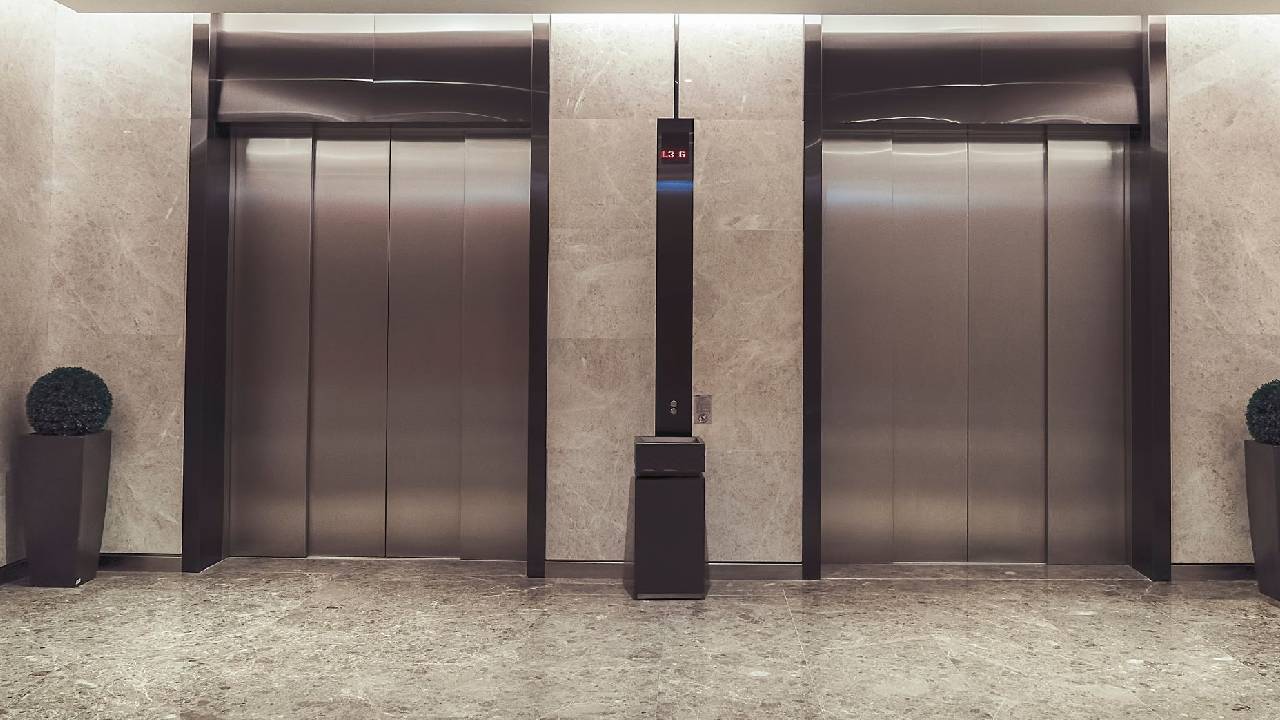 Greater Noida | 15వ ఫ్లోర్ నుంచి పడిపోయిన లిఫ్ట్.. నోయిడాలో మహిళకు తీవ్ర గాయాలు