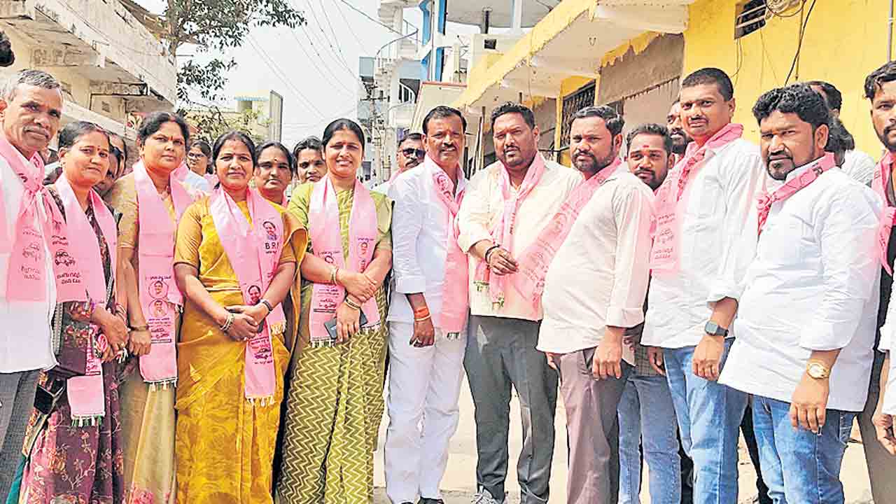 బీఆర్‌ఎస్‌కు మద్దతుగా ఎమ్మెల్యే గూడెం తనయుడి ప్రచారం