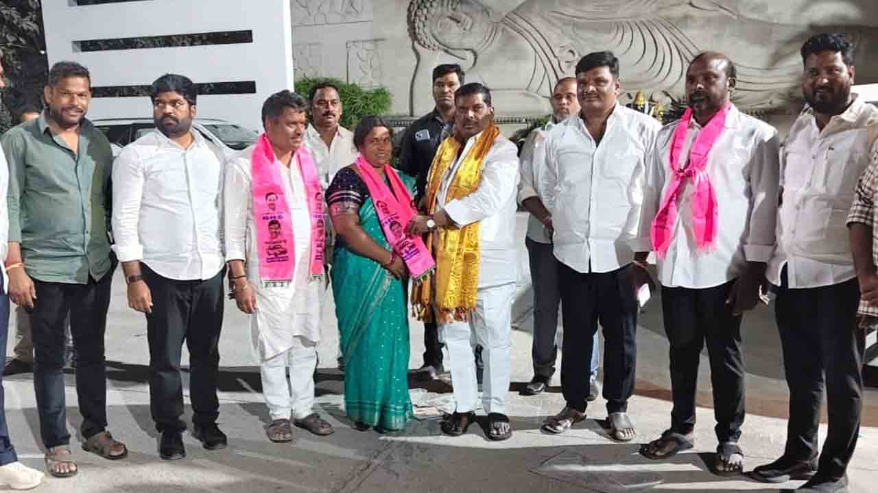 MLA Gudem Mahipal Reddy | ఎమ్మెల్యే సమక్షంలో బీఆర్‌ఎస్‌లోకి ఇండిపెండెంట్ కౌన్సిలర్లు