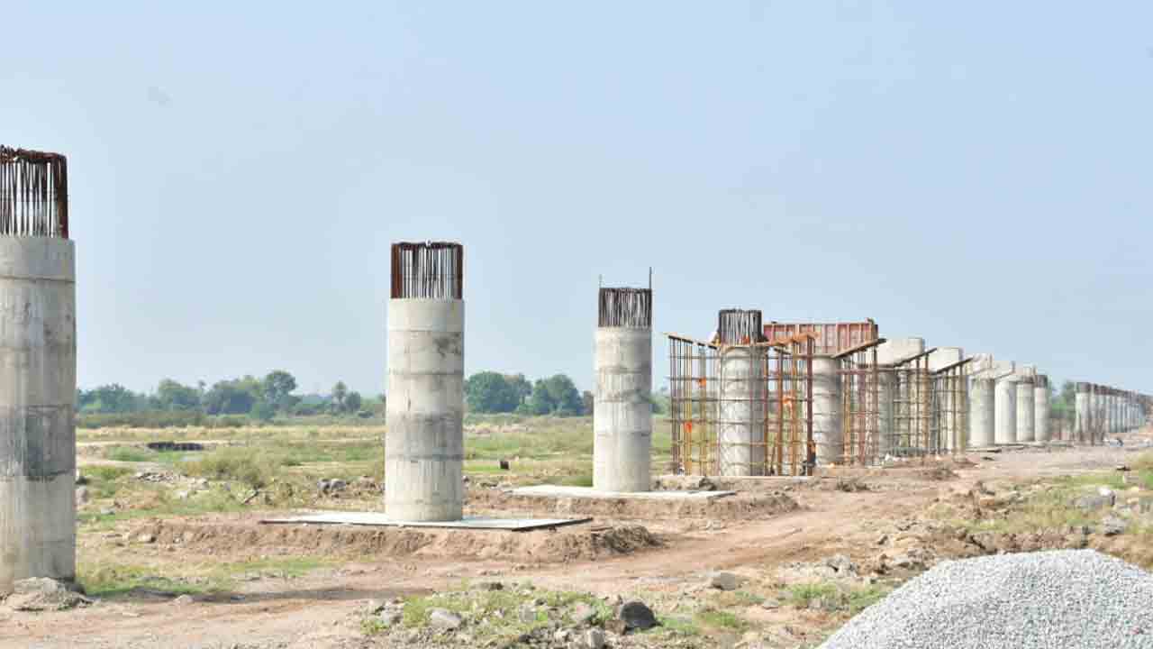 నత్తనడకన !