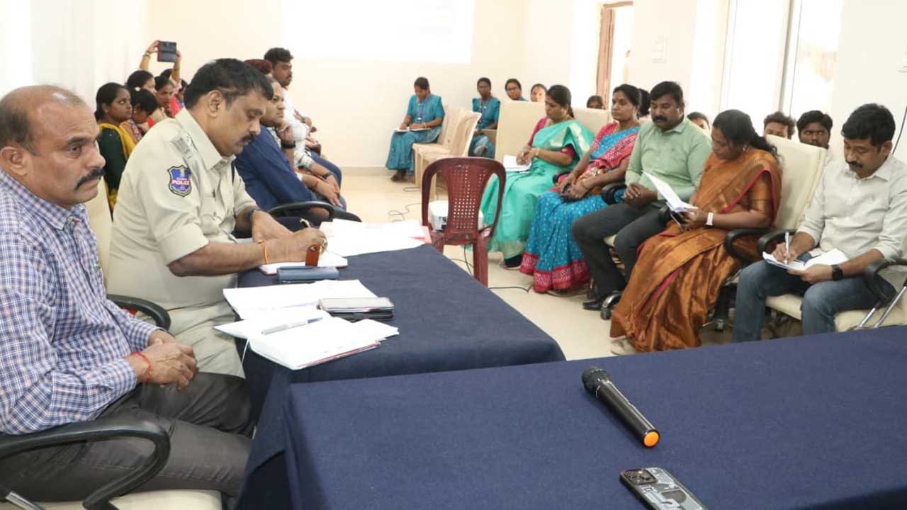 చట్టాలపై అవగాహన కల్పించాలి