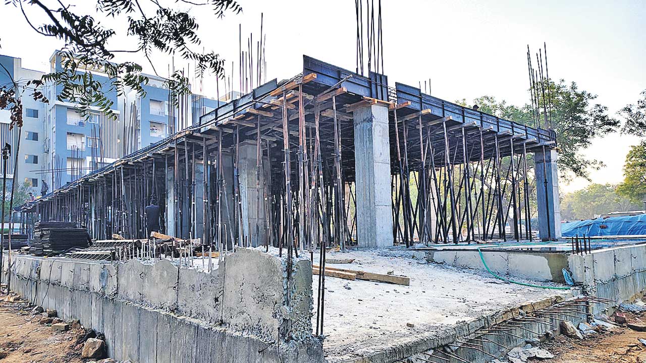 రెసిడెన్షియల్‌ ముసుగు.. కమర్షియల్‌ కట్టడాలు