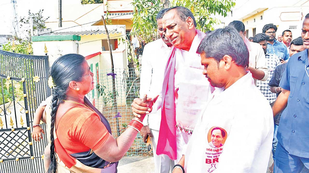 వచ్చేది మన సర్కారే అక్కా..