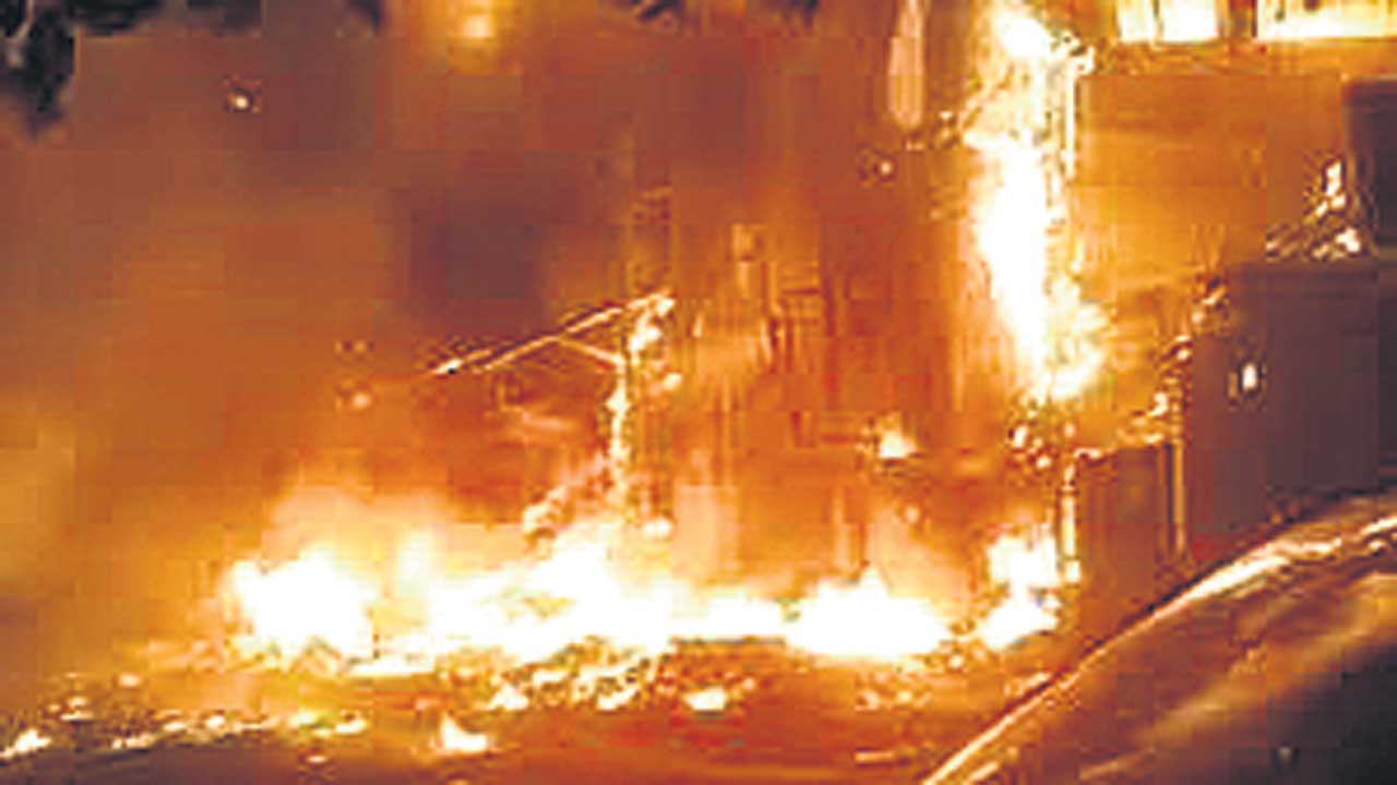 హడావుడి చేసి వదిలేస్తారు..!