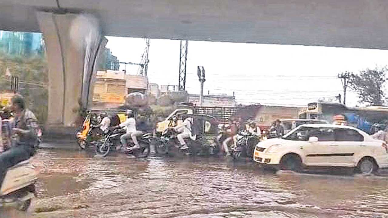 అల్పపీడనం ప్రభావం..గ్రేటర్‌లో దంచికొట్టిన వాన