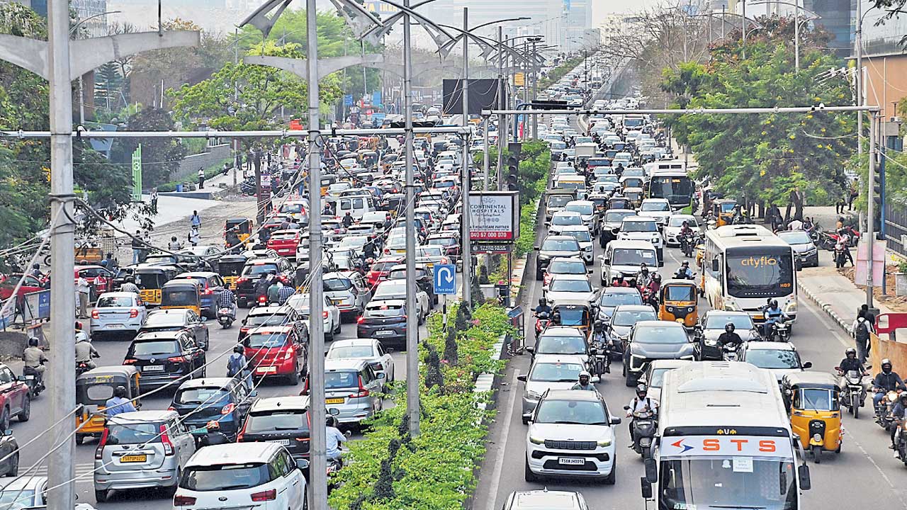 నగరంలో ట్రాఫిక్‌ జంఝాటం