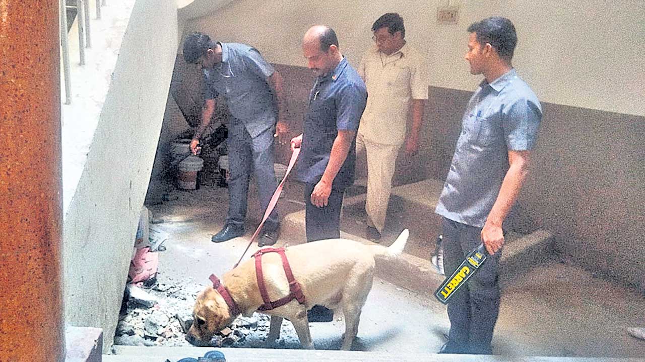 సిటీ సివిల్‌ కోర్టుకు బాంబు బెదిరింపు