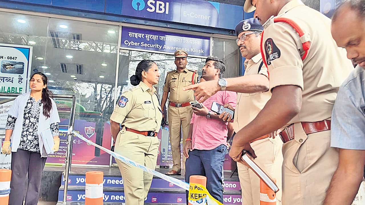 10 బృందాలు..300 సీసీ కెమెరాలు!