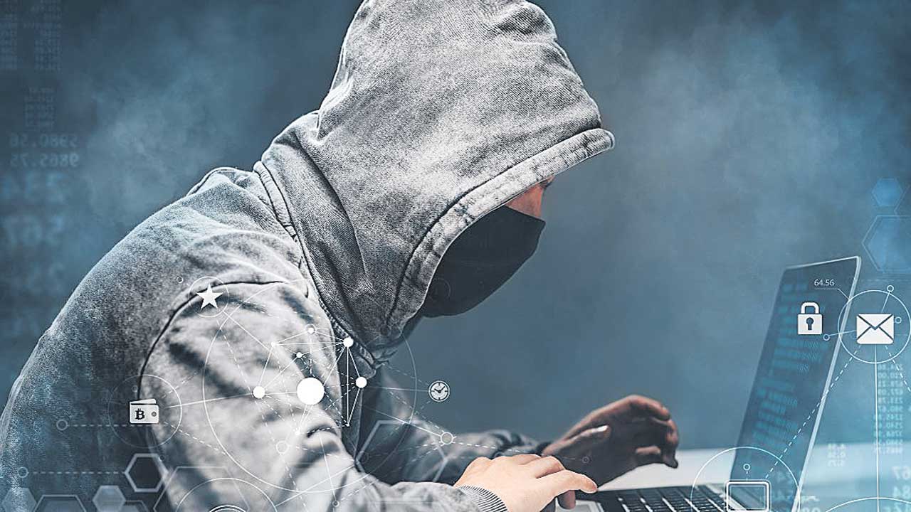 అత్యాశే సైబర్‌ నేరగాళ్ల ఆయుధం