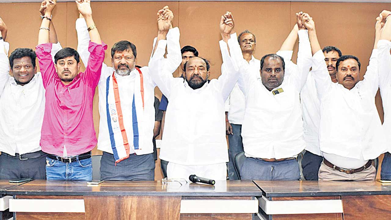 ప్రభుత్వ భూములు అమ్మితే ఖబడ్దార్‌