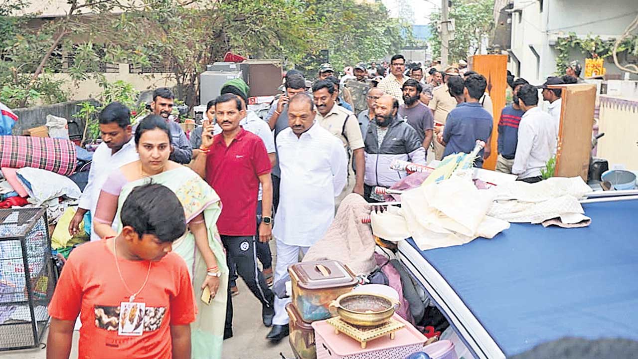 దేవాదాయ శాఖ భూమిలో ఆక్రమణల తొలగింపు