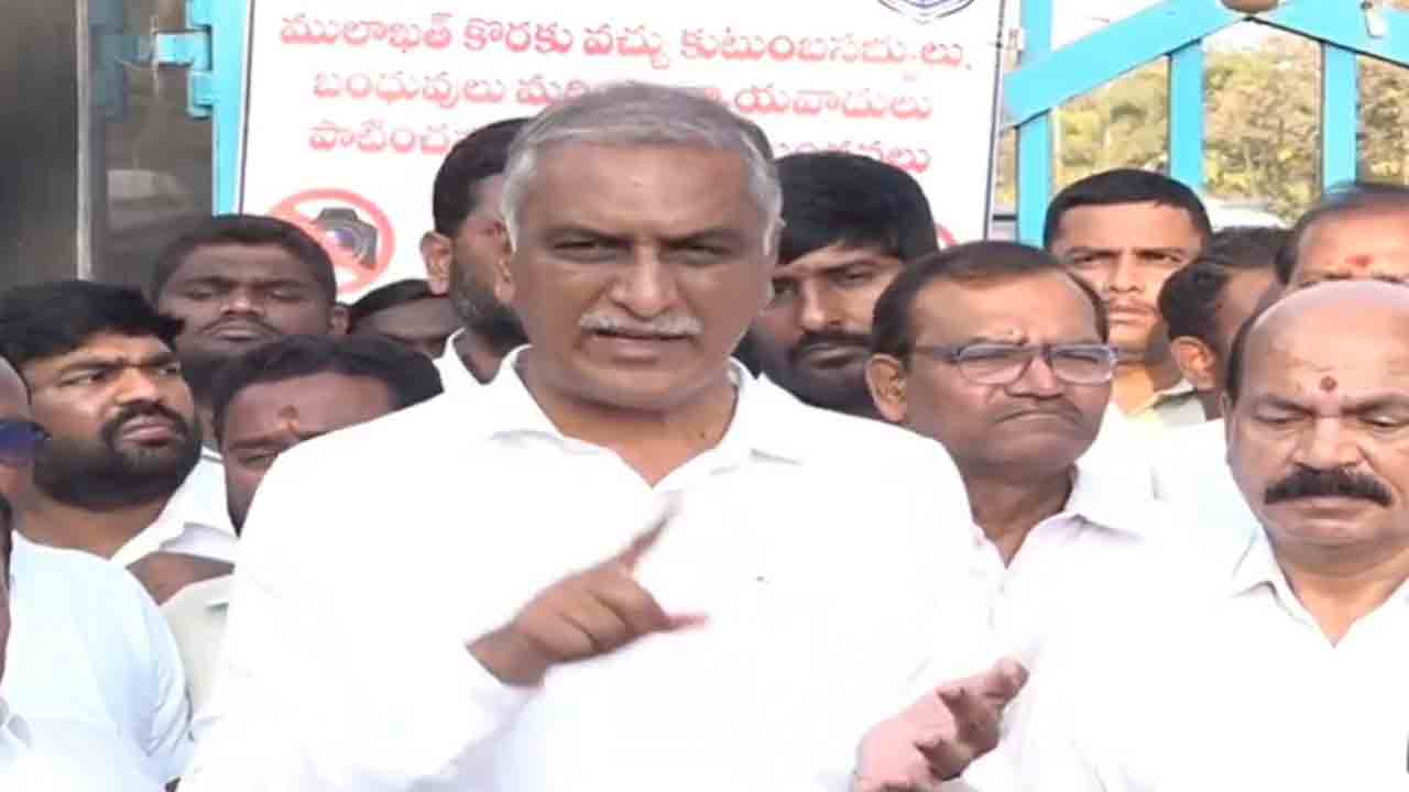 Harish Rao | డీజీపీ శివధర్ రెడ్డి ఆ ఖాకీ బుక్‌ కాంగ్రెస్‌ పార్టీకి చుట్టమైందా..? : హరీష్ రావు