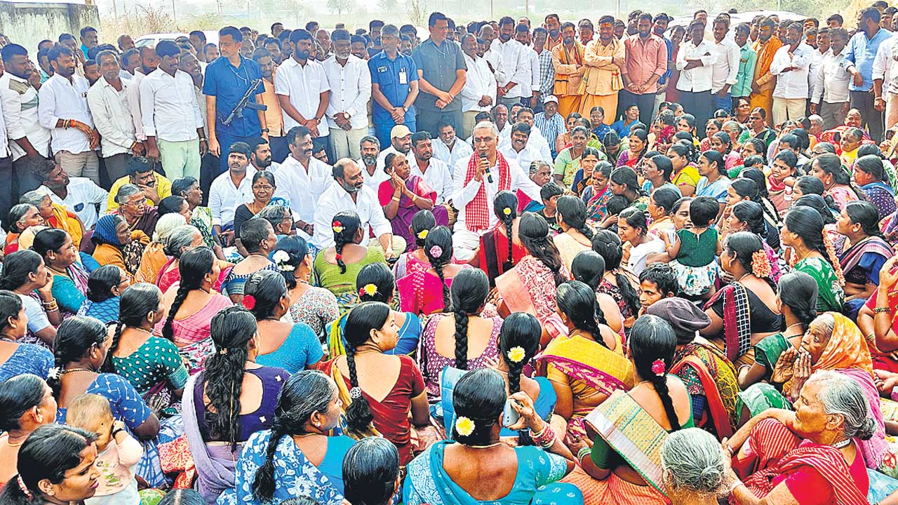 ముఖ్యమంత్రివా? వీధిరౌడీవా?