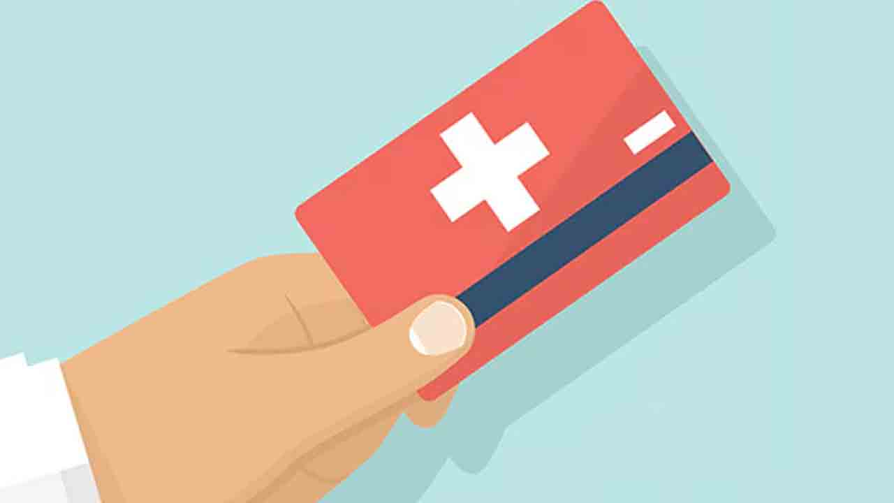 గురుకుల సిబ్బందికి హెల్త్‌కార్డులు ఇవ్వాలి