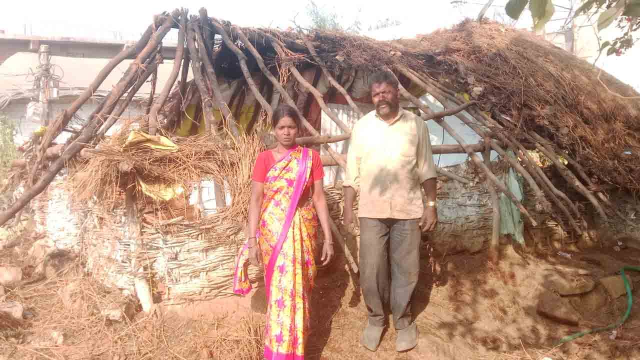 hut | విద్యుత్‌ షార్ట్‌ సర్క్యూట్‌తో గుడిసె దగ్ధమై.. నిలువ నీడ కోల్పోయిన కుటుంబం