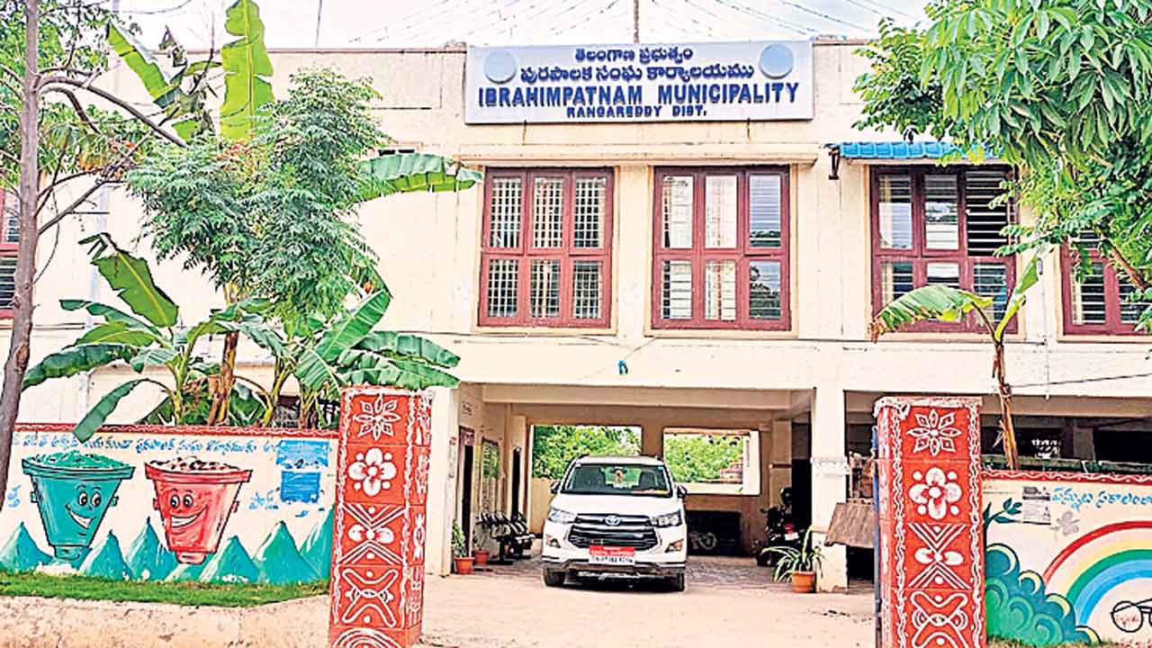 పట్నంలో వీడని ఉత్కంఠ