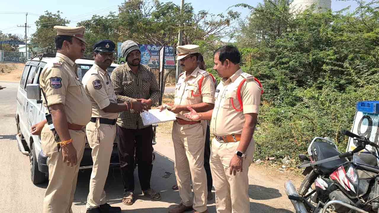 Erragutta Checkpost | మహబూబ్‌నగర్‌కు భారీగా నగదు తీసుకెళ్తుండగా..