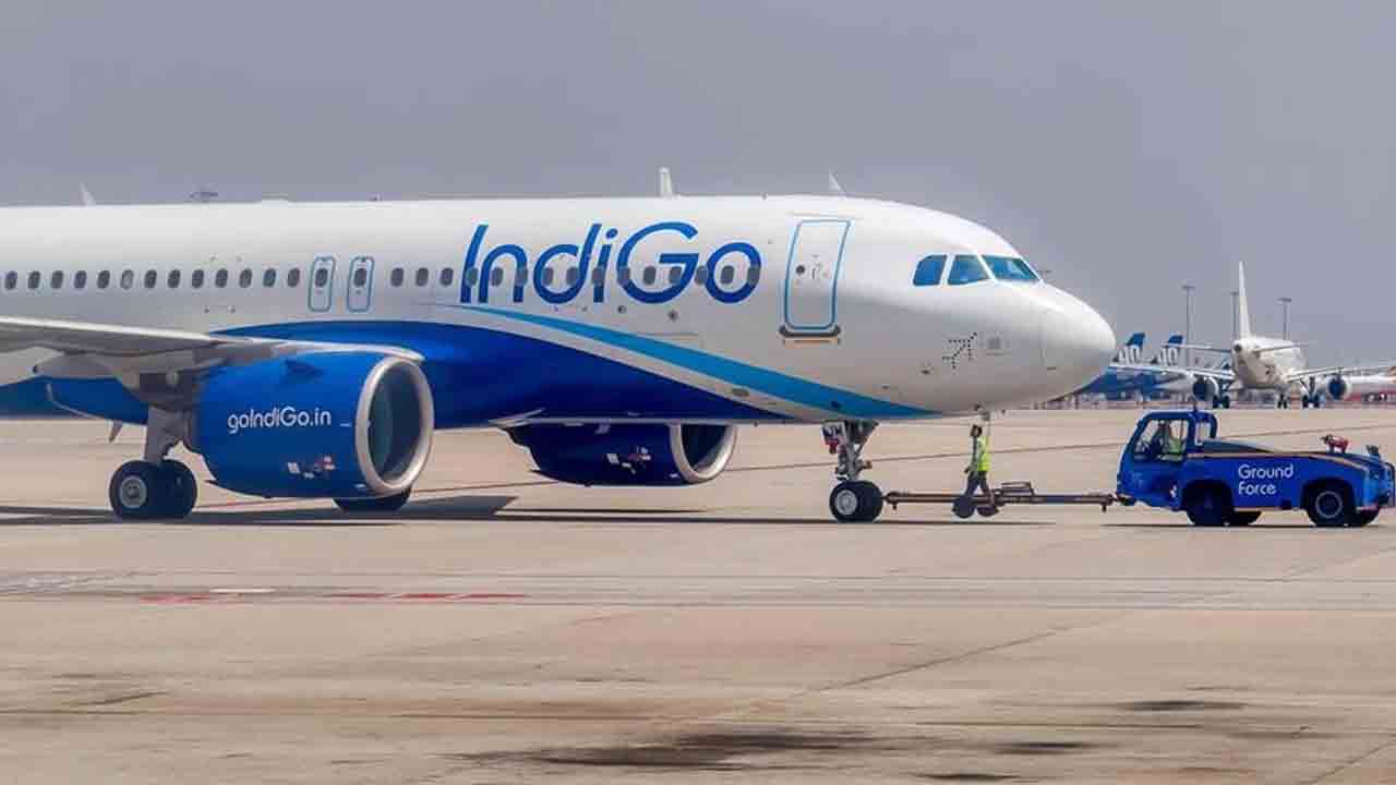 IndiGo | ప్రయాణికుడిపై వేడికూర.. ఇండిగోకు రూ.25 వేల జరిమానా వేసిన వినియోగదారుల ఫోరమ్‌