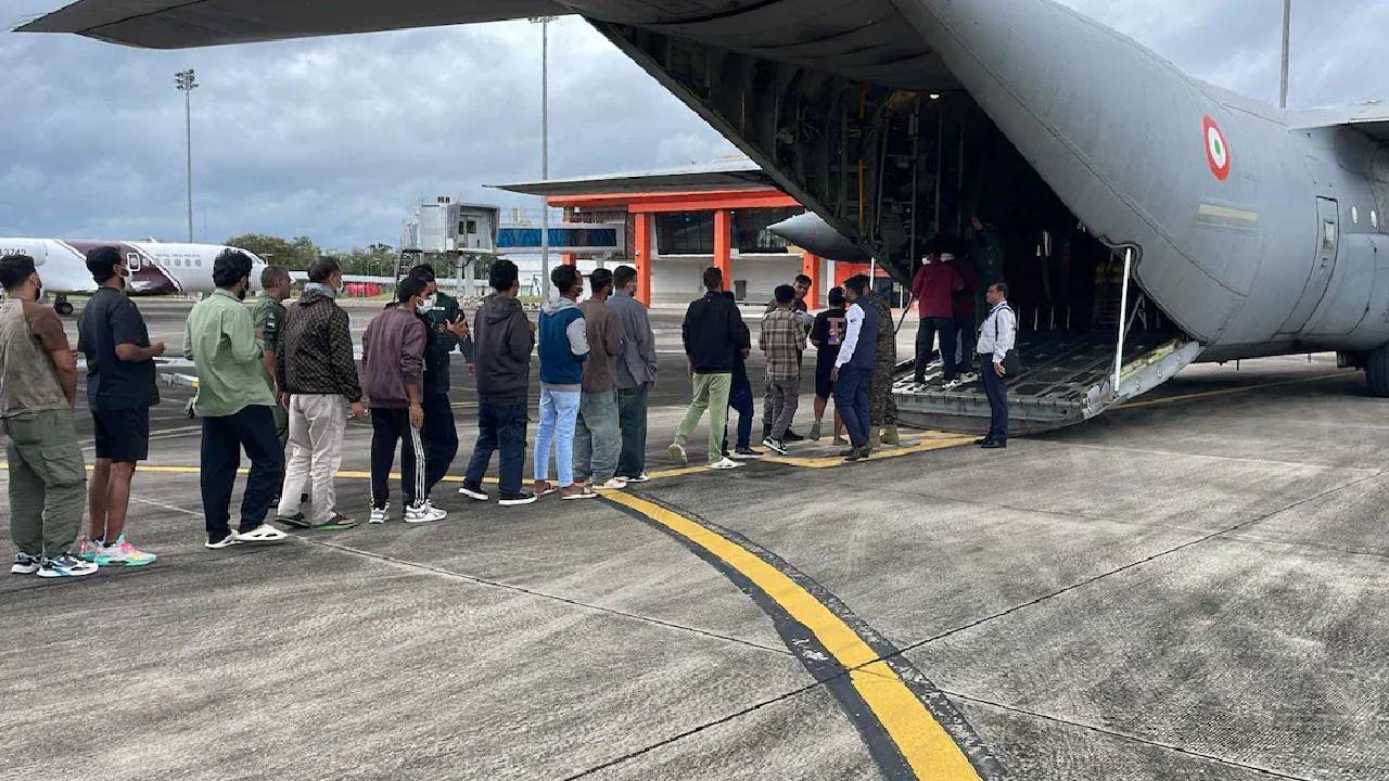 Indians Deported | విదేశాల నుంచి 23 వేల మంది భారతీయుల బహిష్కరణ.. 2025 గణాంకాలు విడుదల