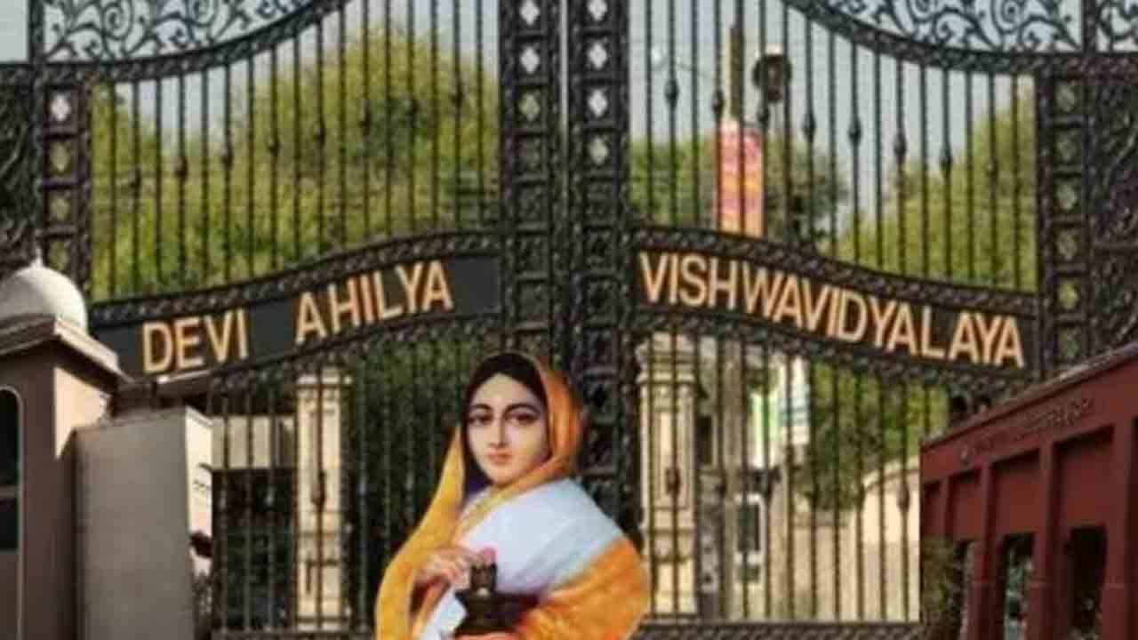 university expels female student | హాస్టల్‌లో అసభ్యకర ప్రవర్తన.. విద్యార్థినిని బహిష్కరించిన యూనివర్సిటీ