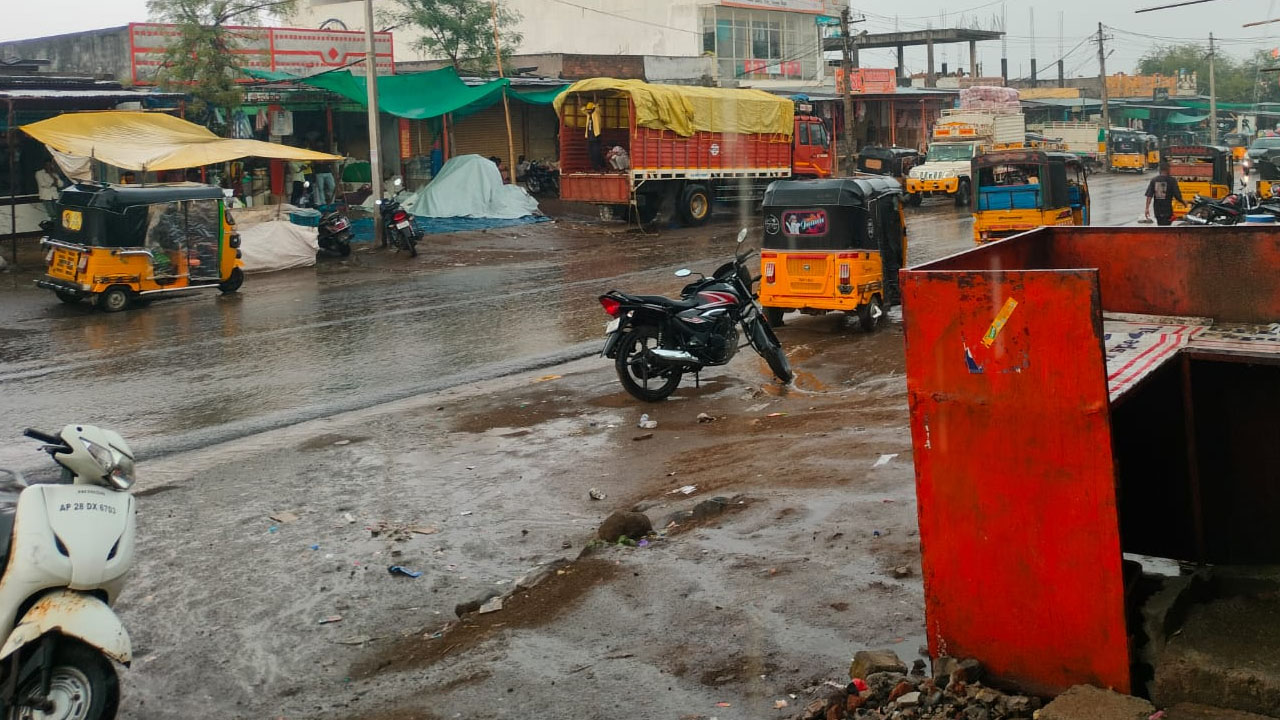 Rain | జైనూర్‌లో భారీ వర్షం.. రబీ పంట వేసిన రైతులకు కాస్త ఊరట