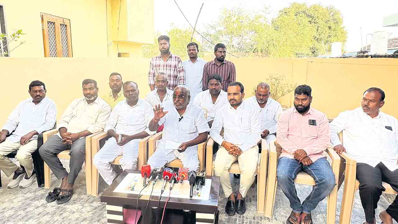 కాంగ్రెస్‌కు ఓటుతో బుద్ధి చెప్పండి.. జోగు రామన్న