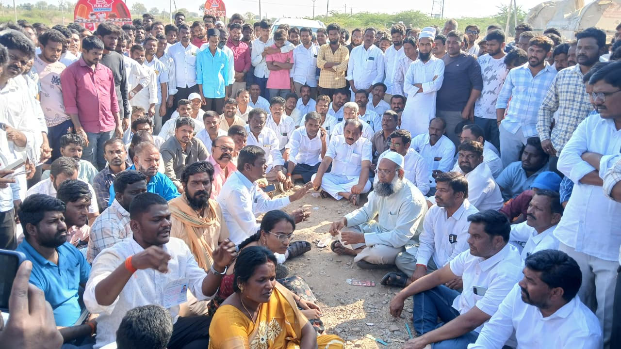 Recounting Demand | రీకౌంటింగ్‌లో కాంగ్రెస్‌ గెలుపు.. అధికారుల నిర్లక్ష్యంపై బీఆర్‌ఎస్‌ నాయకుల ఆందోళన