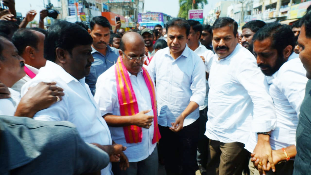 KTR | కుమ్మెర బాధితులకు సంఘీభావంగా దీక్షలో కూర్చున్న కేటీఆర్‌