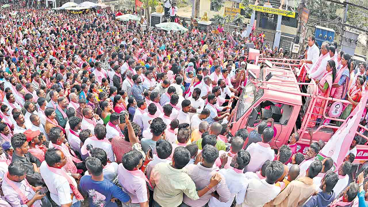 రేవంత్‌ తిట్ల ట్రాప్‌లో పడొద్దు.. సమస్యలపై పోరాటం ఆపొద్దు.. శ్రేణులతో కేటీఆర్‌