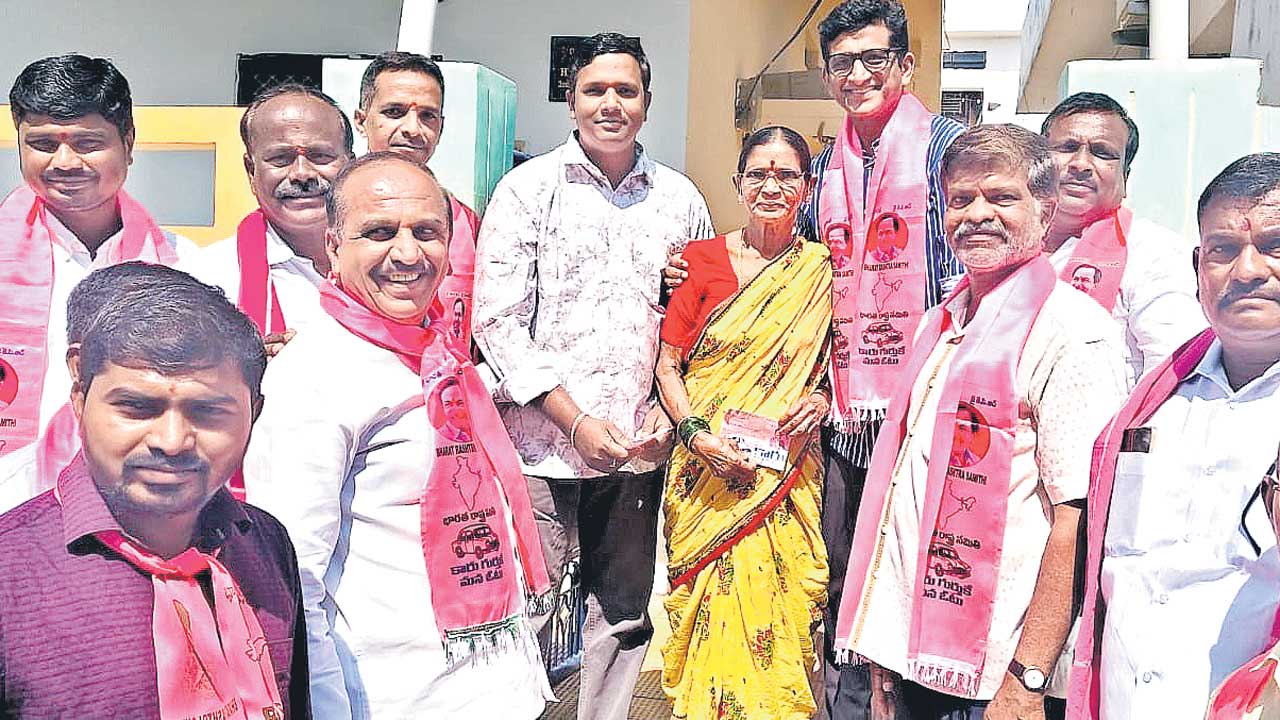 తెలంగాణ జాతిపిత కేసీఆరే