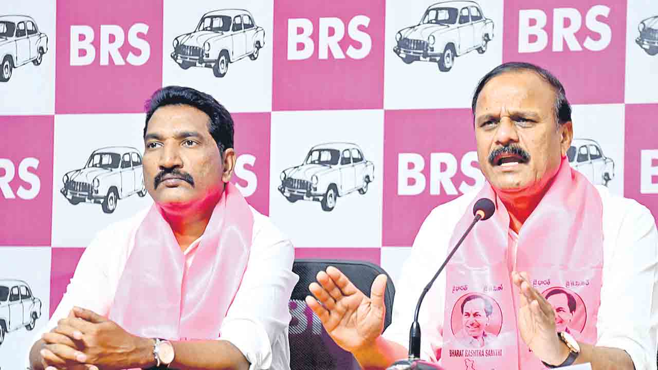 ముఖ్యమంత్రివా? తీవ్రవాదివా?.. మాజీ ఎమ్మెల్సీ కర్నె ప్రభాకర్‌ ధ్వజం