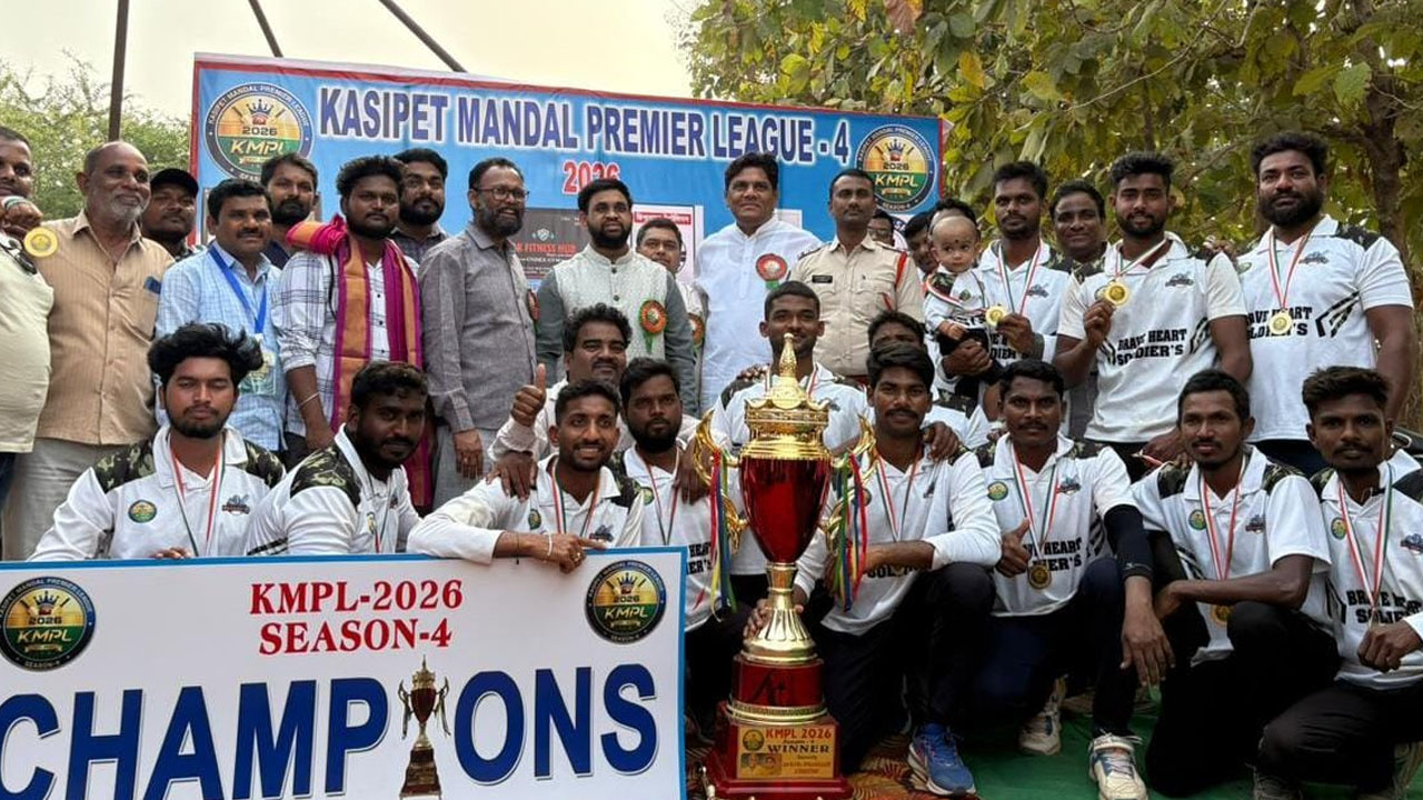 Kasipet | క్రీడాకారులు క్రీడా స్ఫూర్తితో రాణించాలి : సబ్ కలెక్టర్ మనోజ్