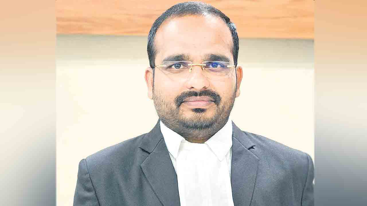 సుమన్‌పై ప్రభుత్వం వేధింపులకు పాల్పడుతున్నది