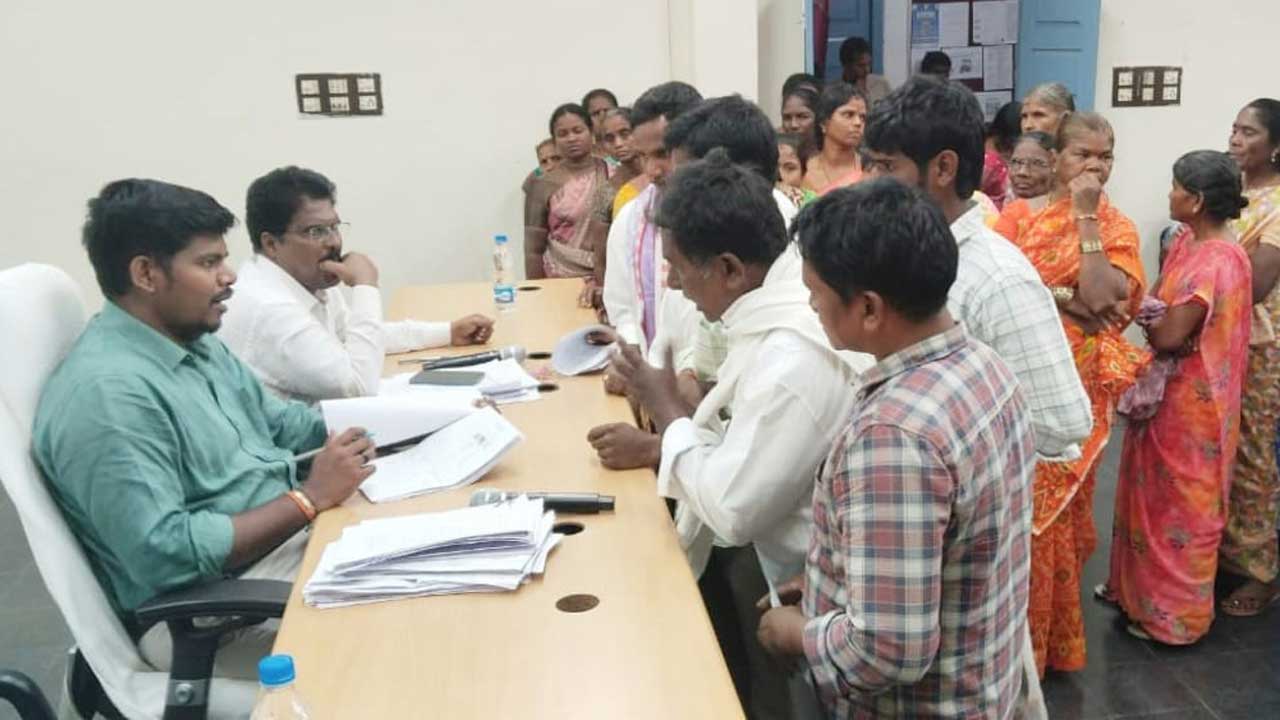 సమస్యల పరిష్కారంపై దృష్టి పెట్టండి