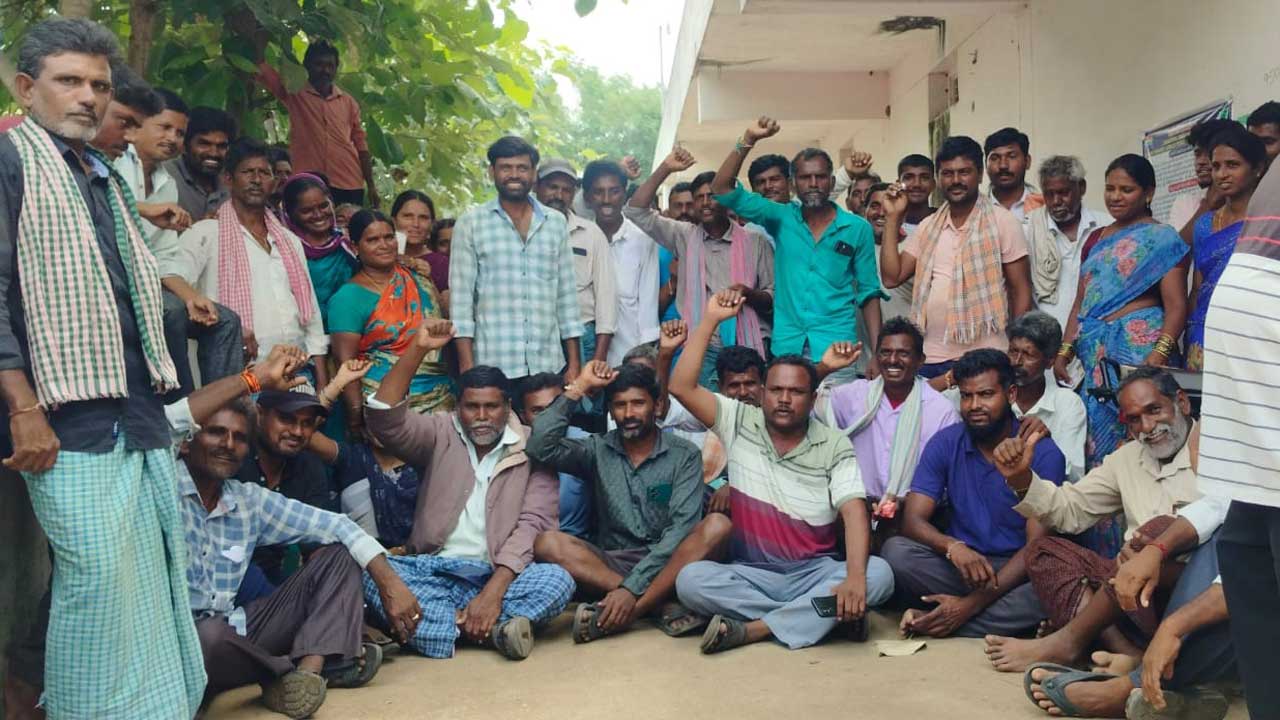 అవగాహన లేదు.. స్మార్ట్‌ఫోన్లు లేవు..