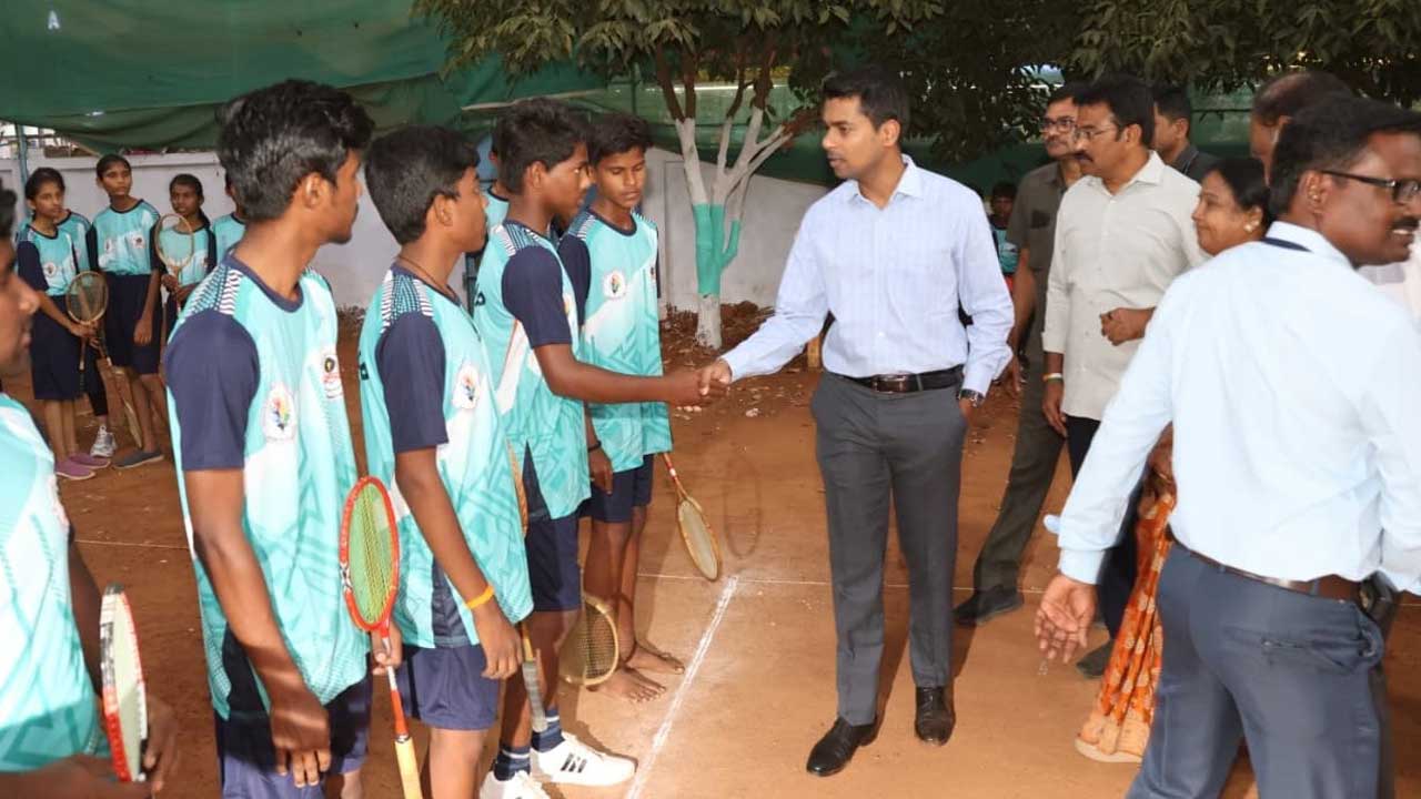 రాష్ట్రస్థాయి పోటీలకు ఎంపికైన క్రీడాకారులు అత్యుత్తమ ప్రతిభ కనబరచాలి