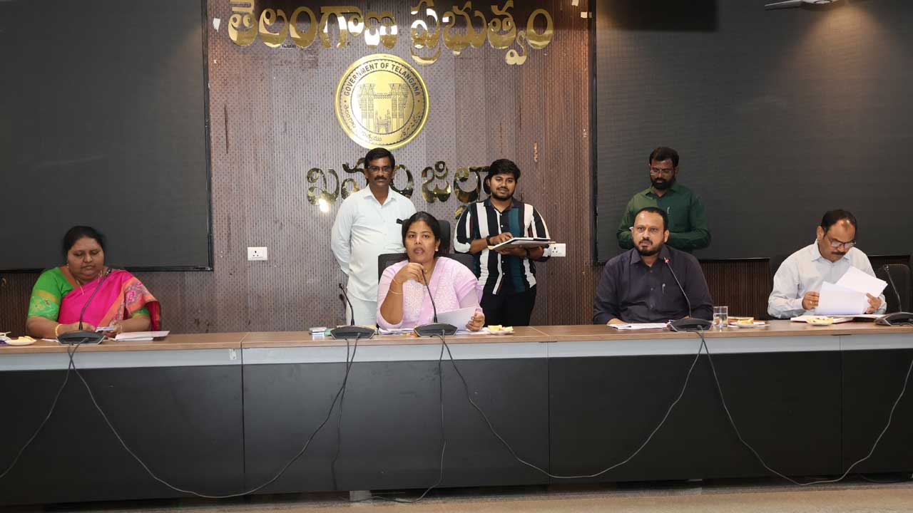 అభివృద్ధి పనులు పూర్తి చేయాలి