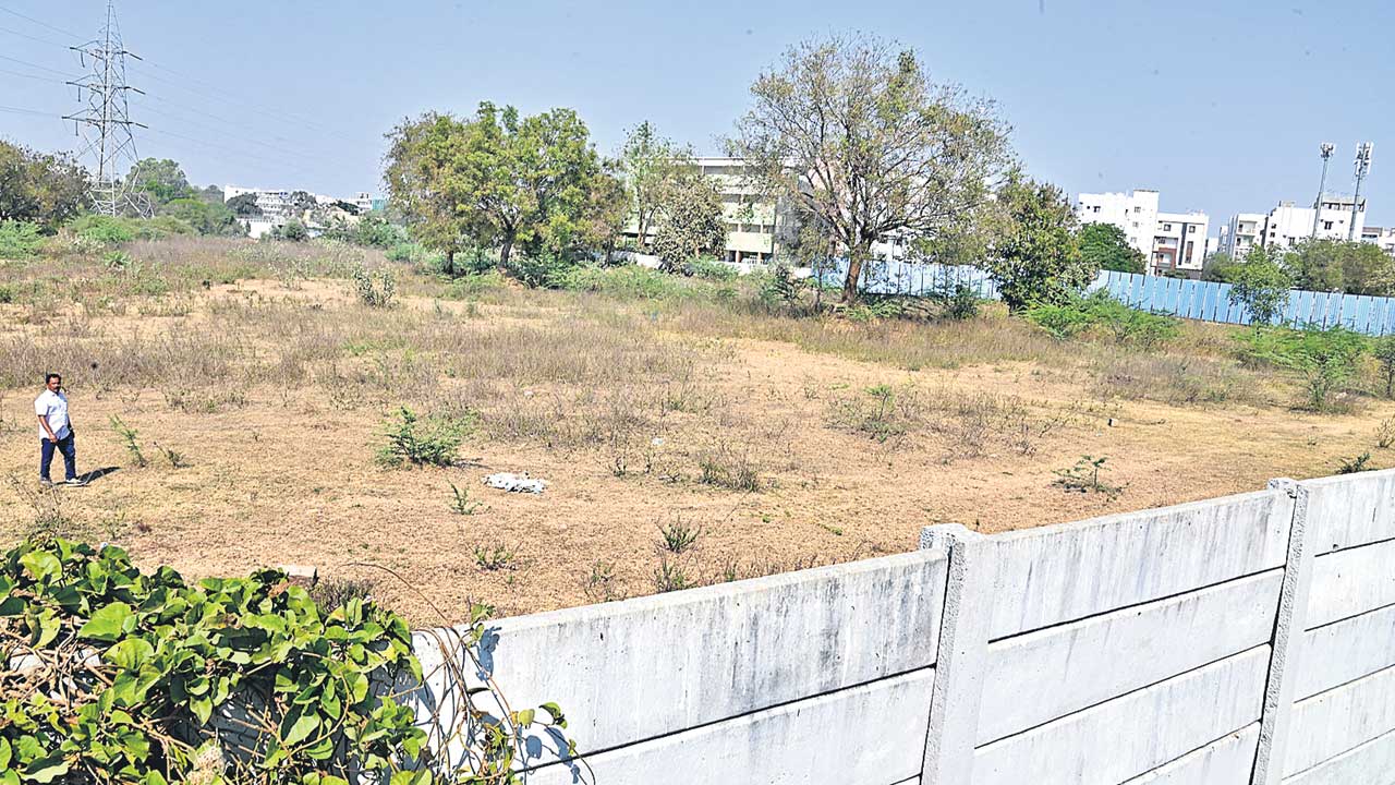 గాంధీ సరోవర్‌కు మా భూములివ్వం