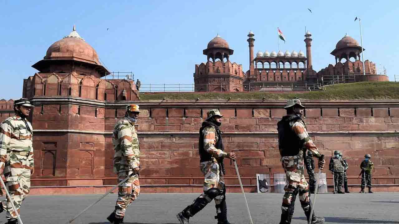 ఢిల్లీలో దాడికి లష్కరే కుట్ర.. ఆలయాల వద్ద భద్రత కట్టుదిట్టం