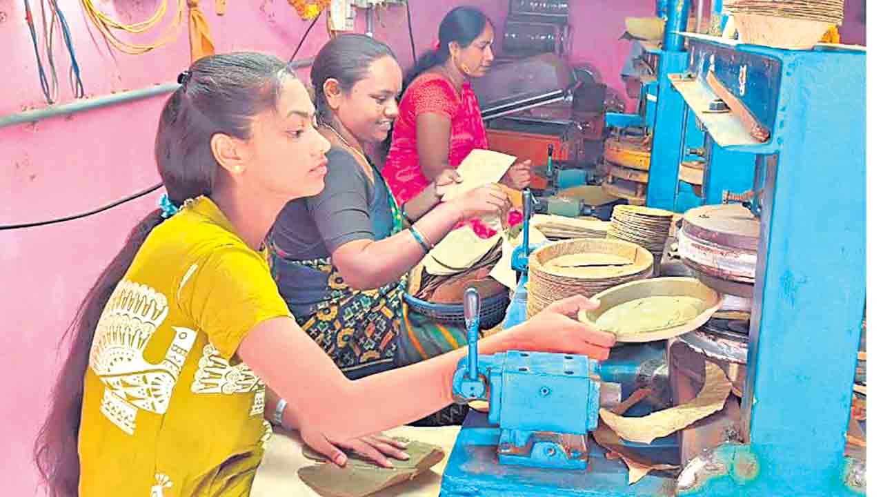 ఉపాధి పంచిన విస్తరి