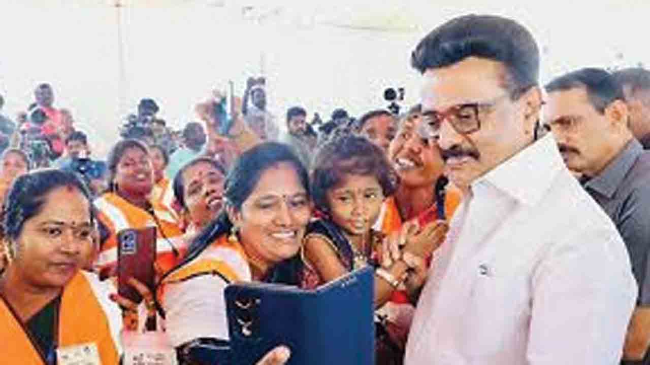 తమిళనాడులో మహిళలకు ఎన్నికల బొనాంజా